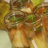 Gruszki w occie z cynamonem i chrzanem