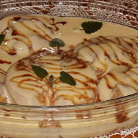 Gruszki ze śliwkami w sosie waniliowym