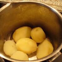 Złociste i chrupiące pieczone ziemniaczki