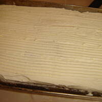 Ciasto z masa truskawkową i śmietaną