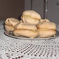 Bezy kremem kawowym zlepiane