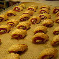 Przekąski z salami albo z serem