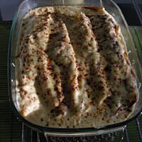 Naleśniki z przepysznym pikantnym farszem i sosem