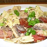 Makaron z kielbaska i pieczarkami