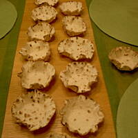 Salatka z gravlax w koszyku