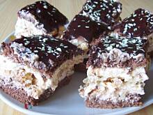 Fot. Manga, Ciasto imieninowe z kremem i kokosem