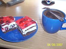 Fot. Manga, Ciasto z wiśniami i galaretką