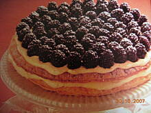 Fot. topsiuniaa, Szybki i chrupki tort jeżynowy