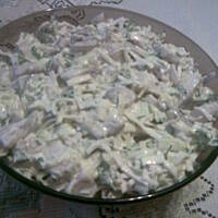 Przepyszna sałatka śledziowa z pieczarkami