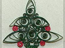 Fot. Wkn, Choinka wykonana techniką quillingu