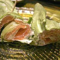 Roladki z salaty i lososia - dekoracyjne co nie co