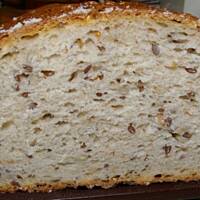 Chleb pszenny z ziarenkami bezdrożdżowy