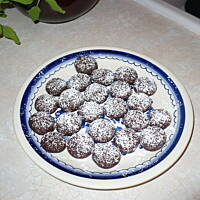 Bardzo czekoladowe ciasteczka z migdałową nutką