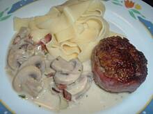 Fot. Malena, Medaliony z miesa mielonego w sosie pieczarkowym