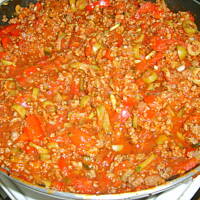 Farfalle z sosem pomidorowo - serowym