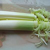 Surówka z pora marchewki i jabłka