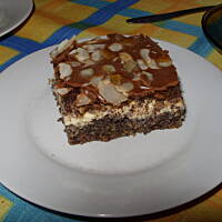 Placek makowy z kremem budyniowym