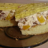 Princeska z brzoskwiniami i śmietaną