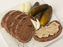 Fot. Wkn, Śliwkowy chleb ze smalcem