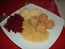 Fot. anex, różowe KLOPSIKI  z białym sosem