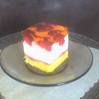 Szybki serniczek na jogurtach z galaretką