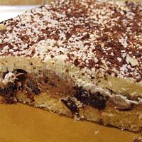 Biszkopt z nutellą i suszonymi śliwkami