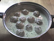 Fot. kuleczka, pulpety w sosie koperkowym