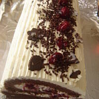 Rolada czekoladowa szwarcwaldzka ze śmietaną