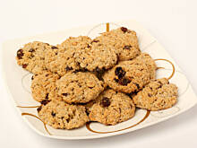 Fot. bing_translator, Golden Oatmeal Cookies with dried fruit