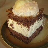 Smakołyk kakaowy z kremem i cisteczkiem kokosowym