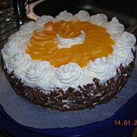 TORT z bitą śmietanką i owocami