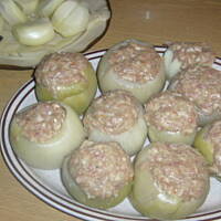 Cebula faszerowana w sosie maślanym