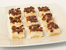 Fot. Wkn, Sernik na zimno rodzynkowo-czekoladowy