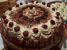 Fot. Manga, Tort śmietankowy z wiśniami