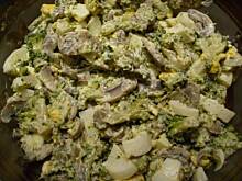 Fot. Waszka, Sałatka brokułowa z pieczarkami