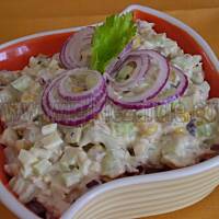 sałatka z tunczyka z selerem naciowym