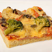 Pizza ziemniaczana z bukietem warzyw