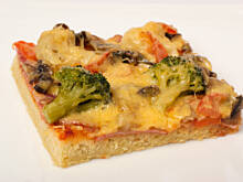 Fot. Wkn, Pizza ziemniaczana z bukietem warzyw