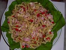 Fot. Trinity, Sałatka makaronowa z roladkami