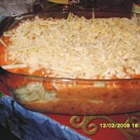 zapiekanka z sosem pomidorowym i serem