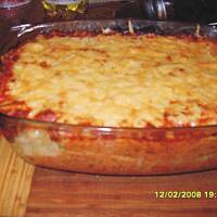 zapiekanka z sosem pomidorowym i serem