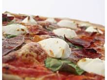 Fot. anay, Pizza z dojrzewającą szynką