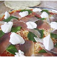 Pizza z dojrzewającą szynką