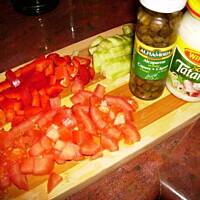 Sałatka makaronowa z sosem tatarskim