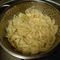 Sałatka makaronowa z sosem tatarskim