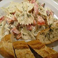 Sałatka makaronowa z sosem tatarskim