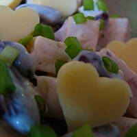 Sałatka z serem i czerwoną fasolą