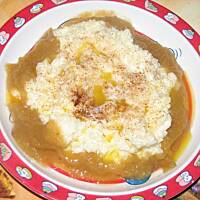 Ryż na mleku  z cynamonem i masłem