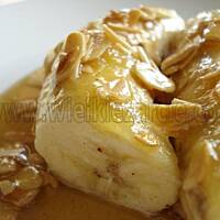 banany miodowo-karmelowe z migdalami