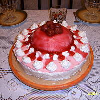 Prosty torcik truskawkowy